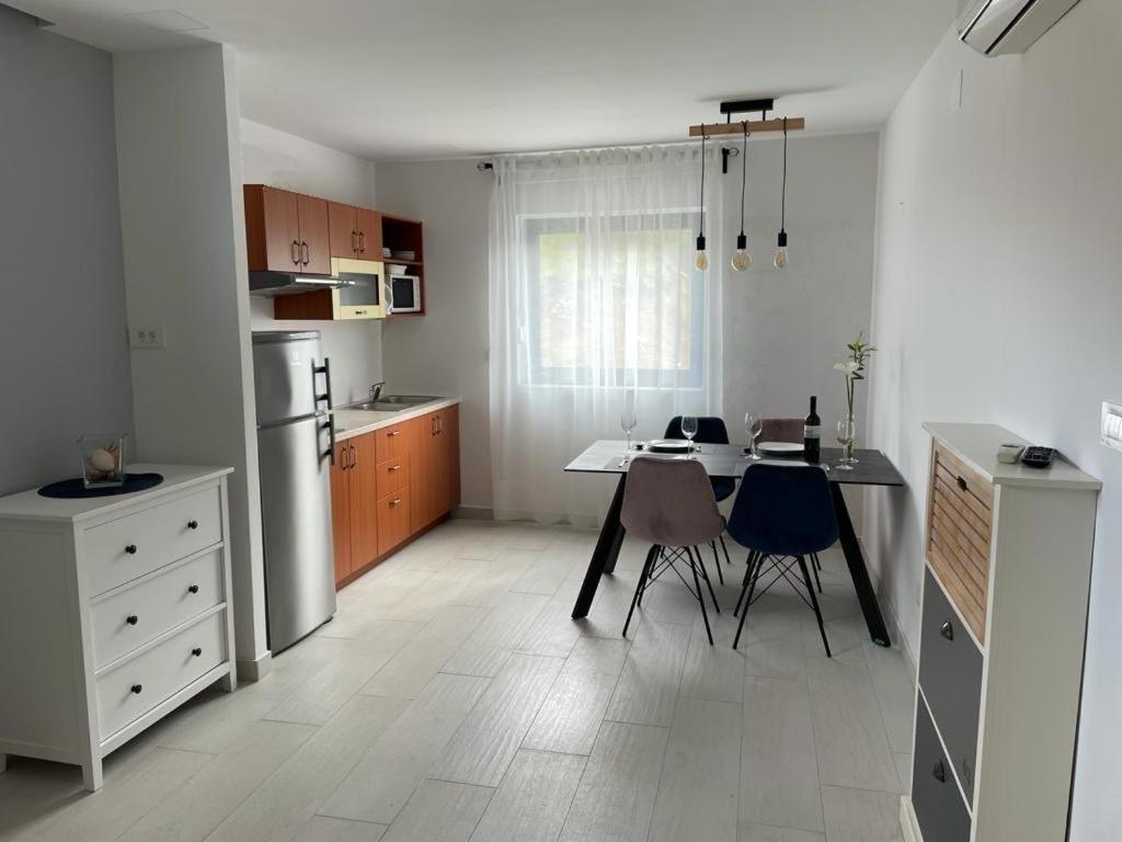 Apartments Villa Joy Podgora Oda fotoğraf